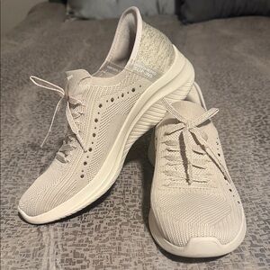 Sketchers women’s slip on.